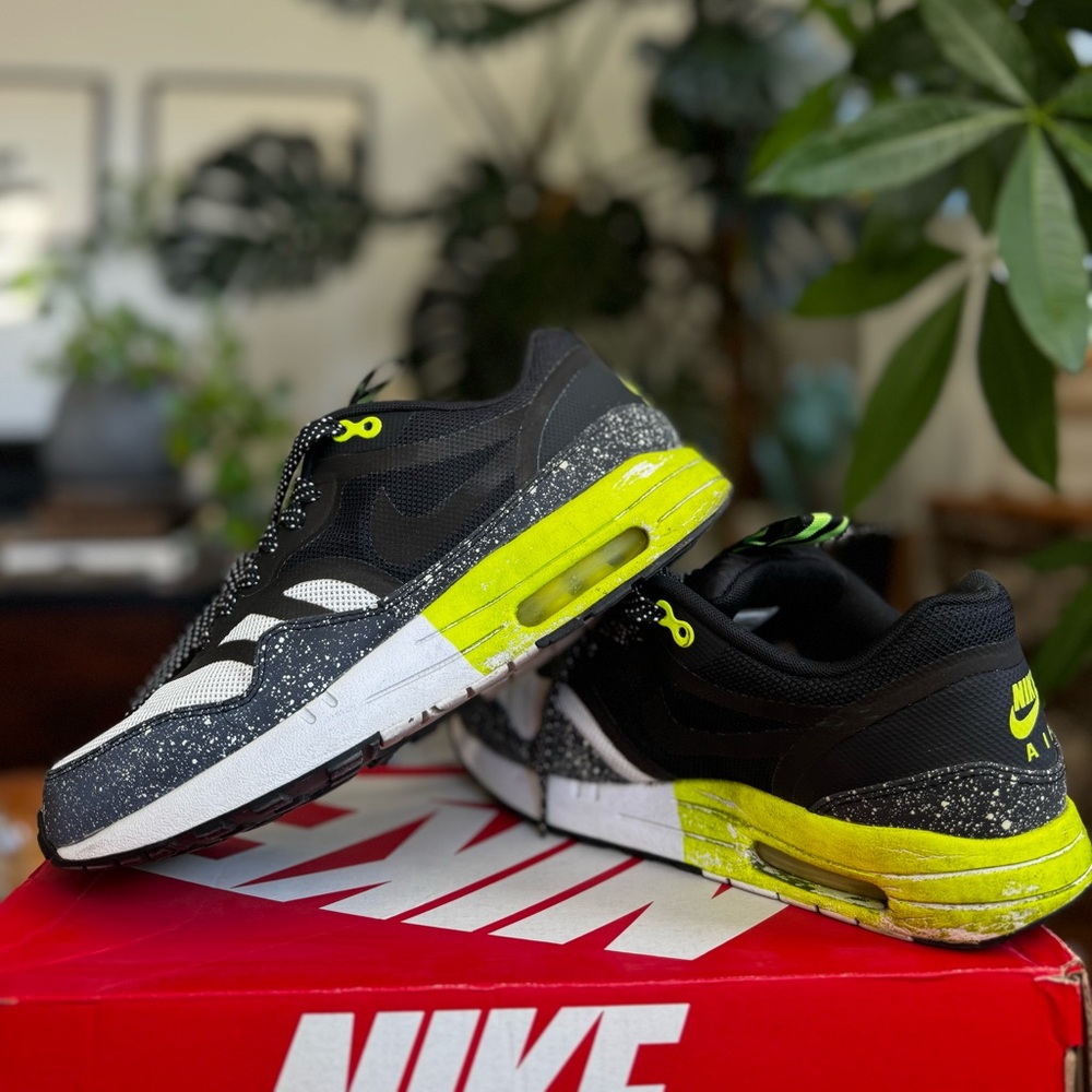 Nike Black and Neon Yellow Sneakers